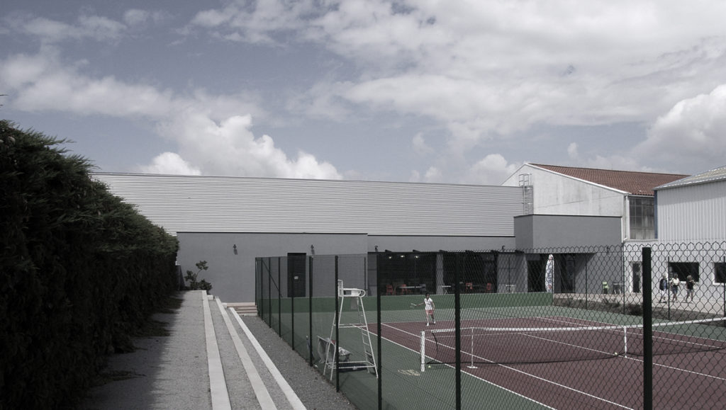 Salle de tennis _ Clubhouse _ centrale solaire
